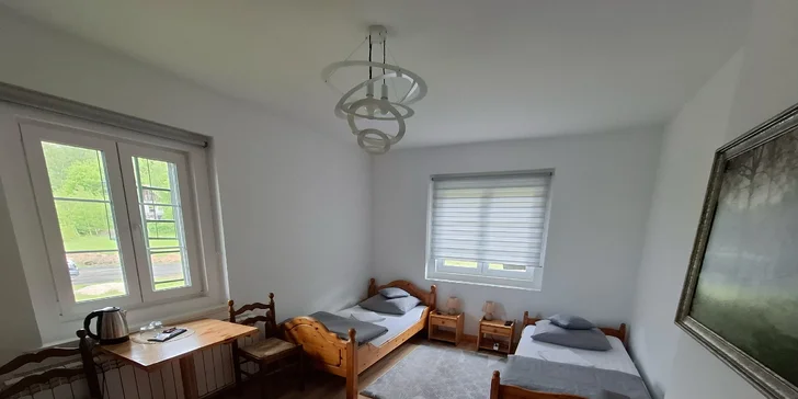 Chatová osada v poľských Krkonošiach: izby až pre 5 osôb s raňajkami, sauna