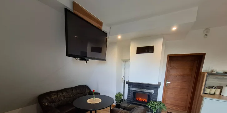 Chatová osada v poľských Krkonošiach: izby až pre 5 osôb s raňajkami, sauna