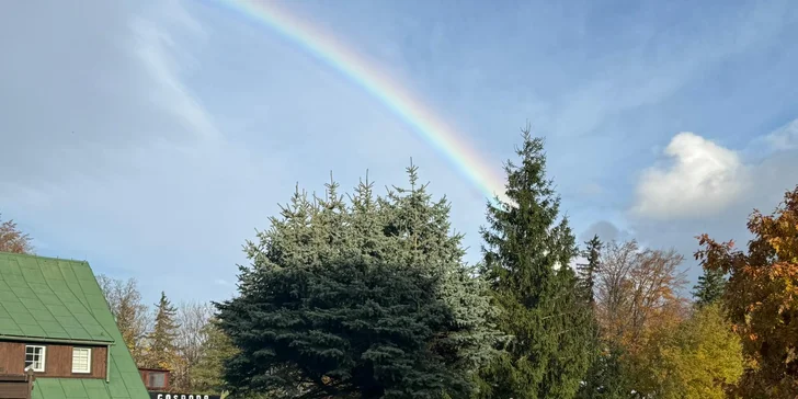 Chatová osada v poľských Krkonošiach: izby až pre 5 osôb s raňajkami, sauna