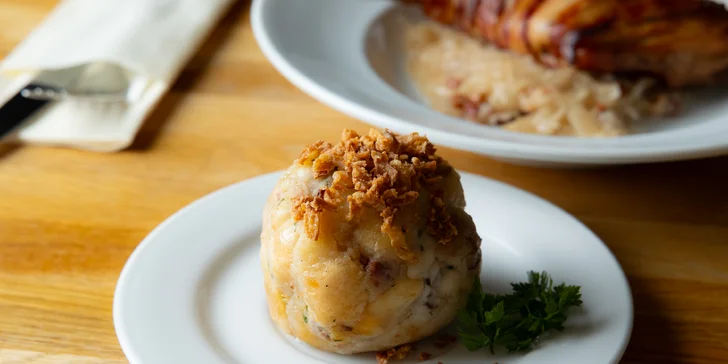 Trojchodová večera v prostredí Boutique hotela Siglisberg v obci Štiavnické Bane