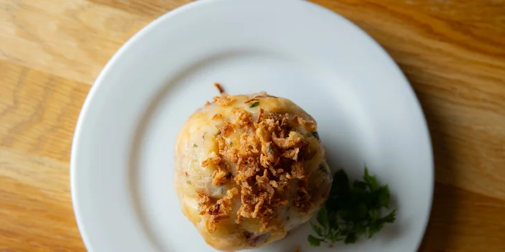 Trojchodová večera v prostredí Boutique hotela Siglisberg v obci Štiavnické Bane