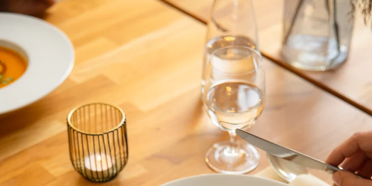 Trojchodová večera v prostredí Boutique hotela Siglisberg v obci Štiavnické Bane