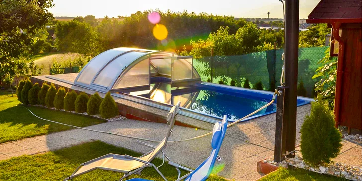 Dovolenkový dom s bazénom, vírivkou a saunou blízko Nových Zámkov až pre 16 osôb