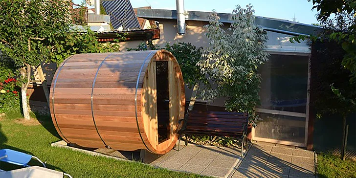 Dovolenkový dom s bazénom, vírivkou a saunou blízko Nových Zámkov až pre 16 osôb