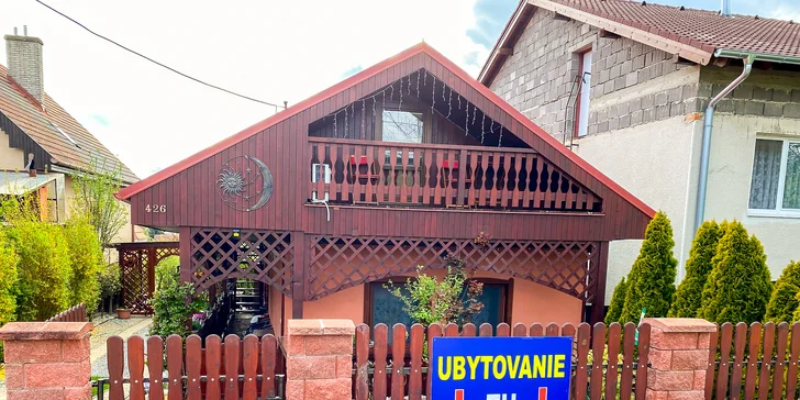 Dovolenkový dom s bazénom, vírivkou a saunou blízko Nových Zámkov až pre 16 osôb