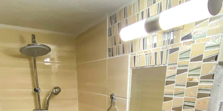 Dovolenkový dom s bazénom, vírivkou a saunou blízko Nových Zámkov až pre 16 osôb