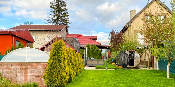 Dovolenkový dom s bazénom, vírivkou a saunou blízko Nových Zámkov až pre 16 osôb