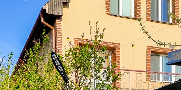 Dovolenkový dom s bazénom, vírivkou a saunou blízko Nových Zámkov až pre 16 osôb