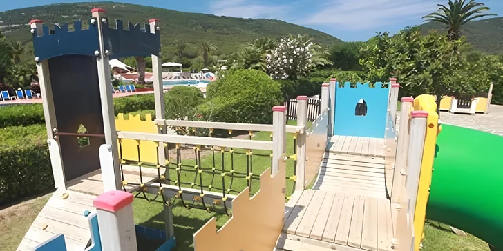 Dovolenka na Sardínii: 4* rodinný hotel pri pláži s all inclusive light, 3 bazény, animácie