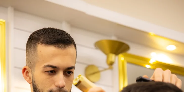 Služby barbera: pánsky strih aj s úpravou brady či masážou hlavy