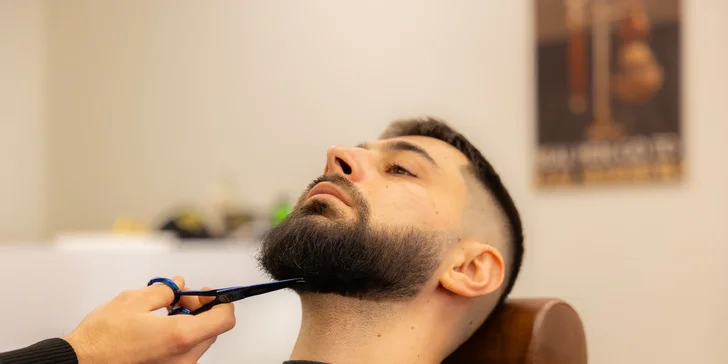 Služby barbera: pánsky strih aj s úpravou brady či masážou hlavy
