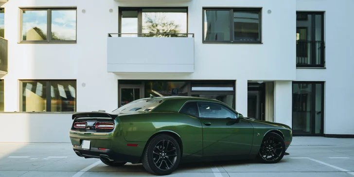 Zážitková jazda v DODGE Challenger 6,4 HEMI V8 alebo nadupaný duel s talianskou ikonou FERRARI či LAMBORGHINI