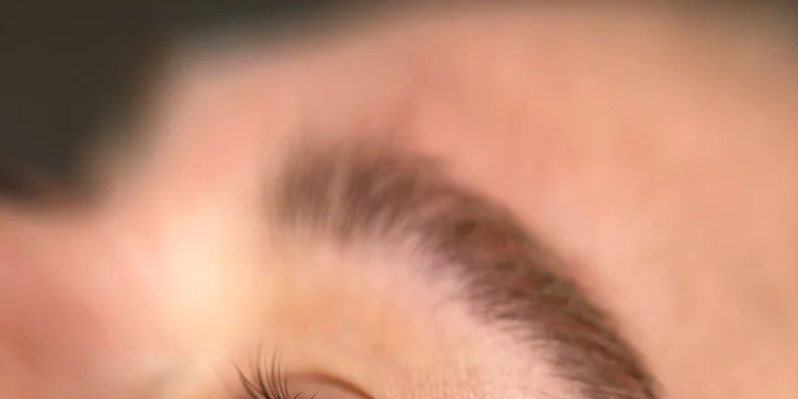 Permanentný make-up: očné linky (tieňované, medziriasové, rovné)