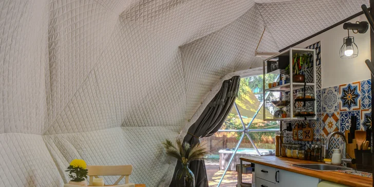 Glamping pri pláži na Slapoch: raňajky aj privátna vírivka a vonkajšia sauna