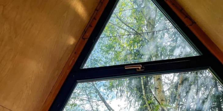 Pobyt v krásnom domčeku v korunách stromov v úžasnej prírode Martinských holí