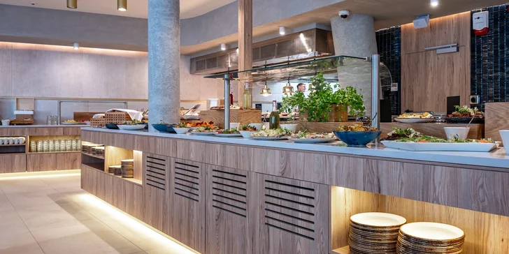 Spa resort pri Balte: raňajky, 5 druhov sáun, vyhriate bazény aj jacuzzi, akcia 2 deti zdarma