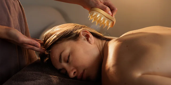 Individuálne alebo párové škrabkanie celého tela, hlavy aj šije