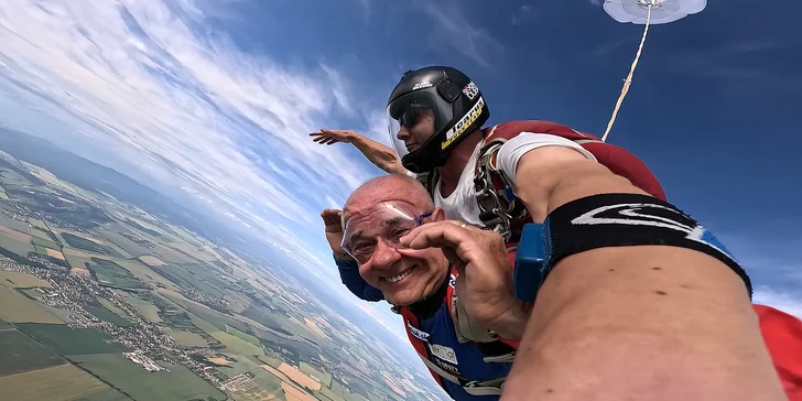 Darčekové poukážky na tandemové zoskoky aj s videozáznamom