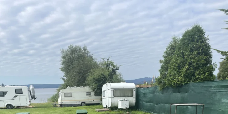 Dovolenka na brehu Lipna: možnosť raňajok, výlety, šport, v zime bežky aj zjazdovky