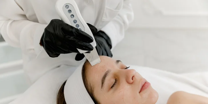 Kompletné hydratačné ošetrenie pleti s čistením a masážou, prvá starostlivosť o pleť aj lash lifting či laminácia