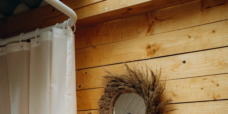 Glampingové stany pri lese: prosecco, raňajky aj grilovací kôš a výhľad na hviezdy priamo z postele