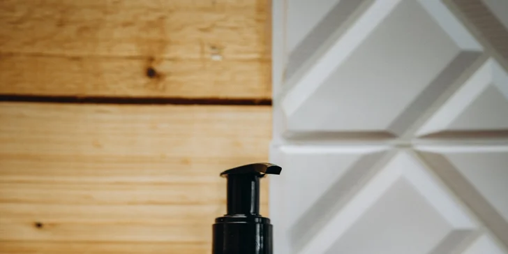 Glampingové stany pri lese: prosecco, raňajky aj grilovací kôš a výhľad na hviezdy priamo z postele