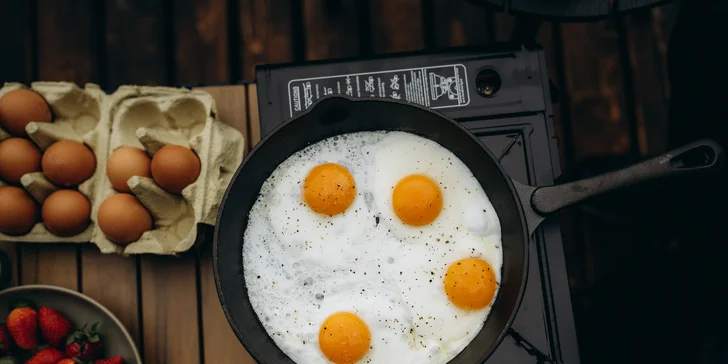 Glampingové stany pri lese: prosecco, raňajky aj grilovací kôš a výhľad na hviezdy priamo z postele