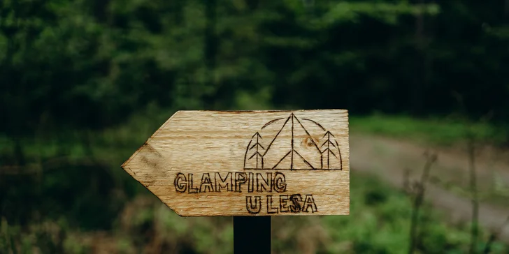Glampingové stany pri lese: prosecco, raňajky aj grilovací kôš a výhľad na hviezdy priamo z postele