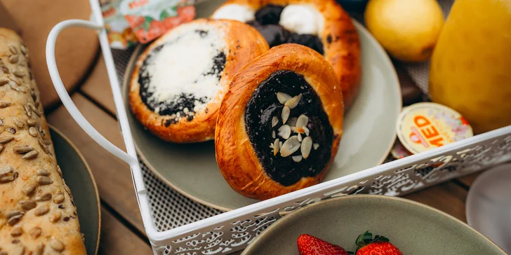 Glampingové stany pri lese: prosecco, raňajky aj grilovací kôš a výhľad na hviezdy priamo z postele