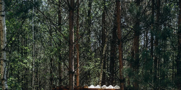Glampingové stany pri lese: prosecco, raňajky aj grilovací kôš a výhľad na hviezdy priamo z postele