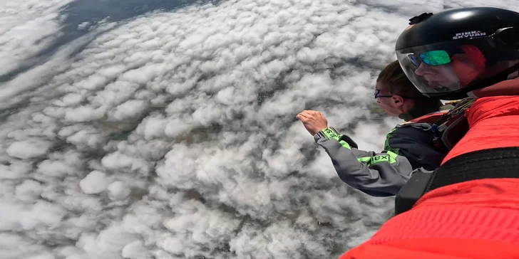 Darčekové poukážky na tandemové zoskoky aj s videozáznamom