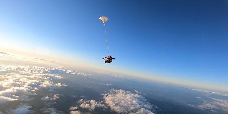 Darčekové poukážky na tandemové zoskoky aj s videozáznamom