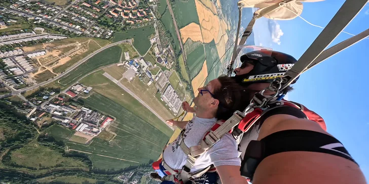 Darčekové poukážky na tandemové zoskoky aj s videozáznamom