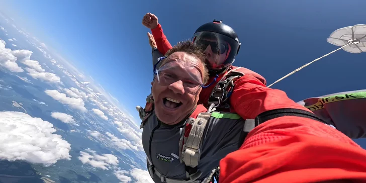 Darčekové poukážky na tandemové zoskoky aj s videozáznamom
