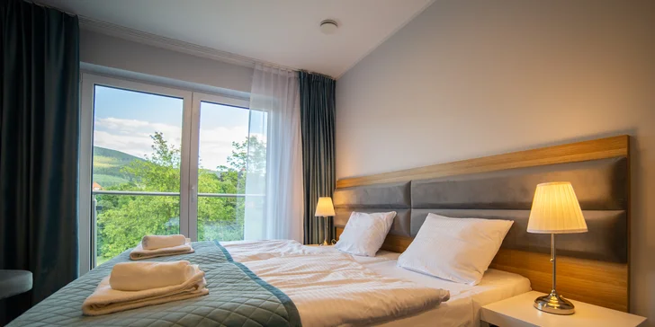 Moderné apartmány pod Śnieżnikiem: wellness, raňajky a zázemie pre rodiny s deťmi