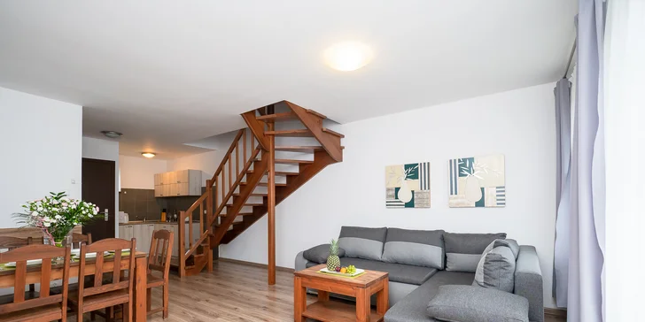Moderné apartmány pod Śnieżnikiem: wellness, raňajky a zázemie pre rodiny s deťmi