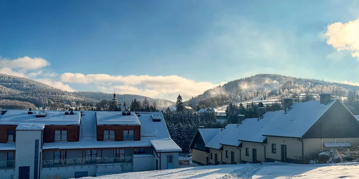Moderné apartmány pod Śnieżnikiem: wellness, raňajky a zázemie pre rodiny s deťmi