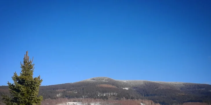 Moderné apartmány pod Śnieżnikiem: wellness, raňajky a zázemie pre rodiny s deťmi