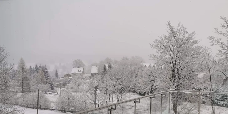 Moderné apartmány pod Śnieżnikiem: wellness, raňajky a zázemie pre rodiny s deťmi