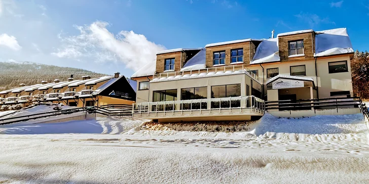 Moderné apartmány pod Śnieżnikiem: wellness, raňajky a zázemie pre rodiny s deťmi