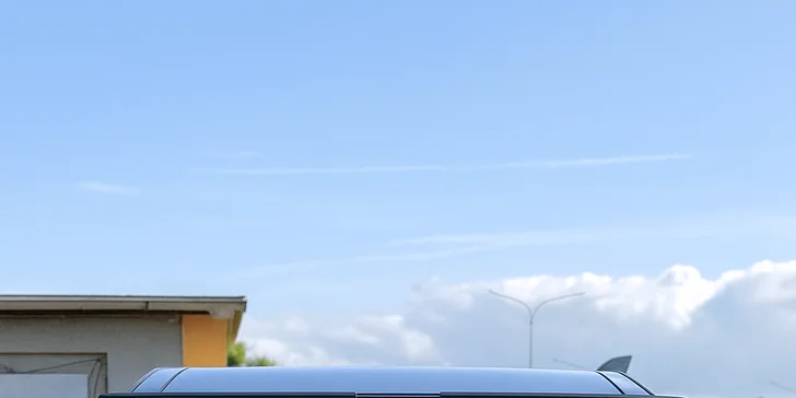 Tesla Cybertruck: jazda na okruhu v Hradci Králové, 1-3 kolá