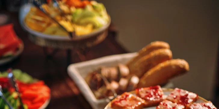 Aktívny pobyt v Jizerkách: hotel v Kořenově s raňajkami a vonkajším bazénom