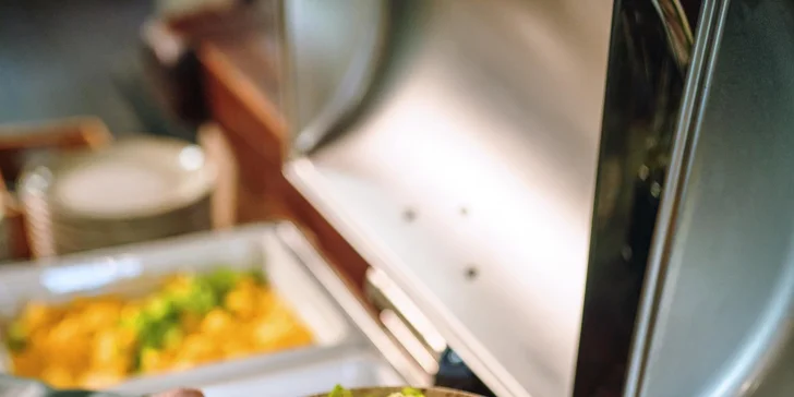 Aktívny pobyt v Jizerkách: hotel v Kořenově s raňajkami a vonkajším bazénom