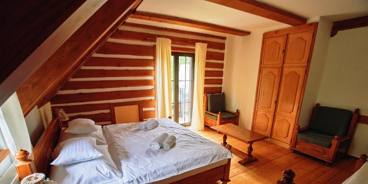 Aktívny pobyt v Jizerkách: hotel v Kořenově s raňajkami a vonkajším bazénom