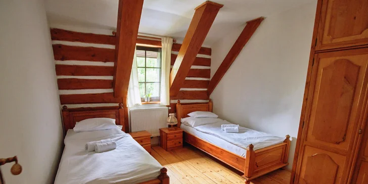 Aktívny pobyt v Jizerkách: hotel v Kořenově s raňajkami a vonkajším bazénom