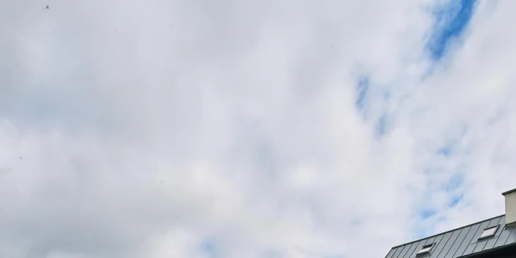 Aktívny pobyt v Jizerkách: hotel v Kořenově s raňajkami a vonkajším bazénom