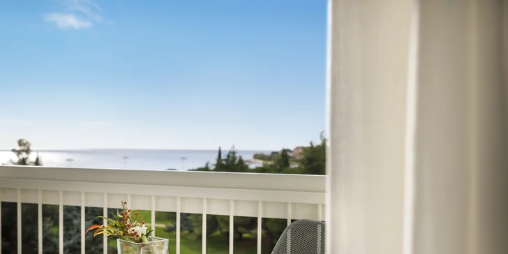 Relax na Istrii: hotel pri pláži s infinity bazénom, raňajky alebo polpenzia, dieťa zdarma