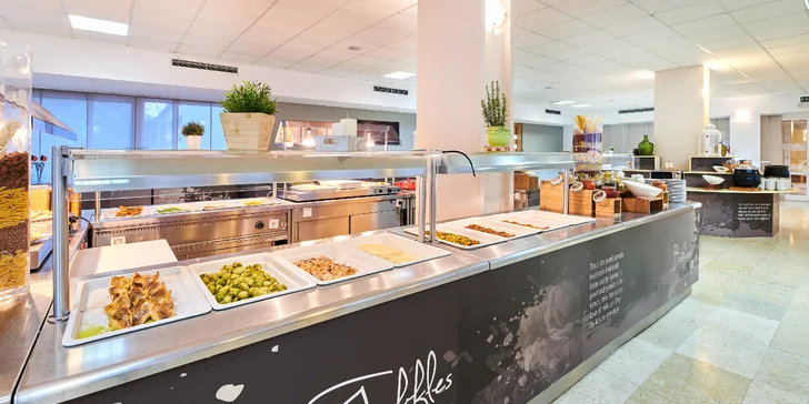 Relax na Istrii: hotel pri pláži s infinity bazénom, raňajky alebo polpenzia, dieťa zdarma