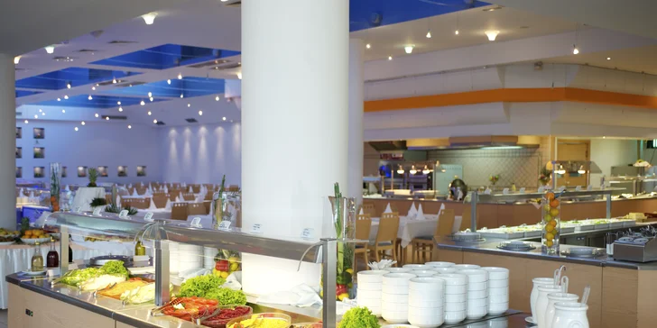 Relax na Istrii: hotel pri pláži s infinity bazénom, raňajky alebo polpenzia, dieťa zdarma