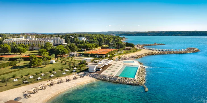 Relax na Istrii: hotel pri pláži s infinity bazénom, raňajky alebo polpenzia, dieťa zdarma